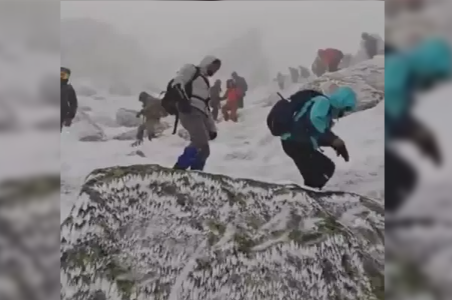 Kar ve buzla kaplı Köroğlu Dağı’nda zorlu yürüyüş…