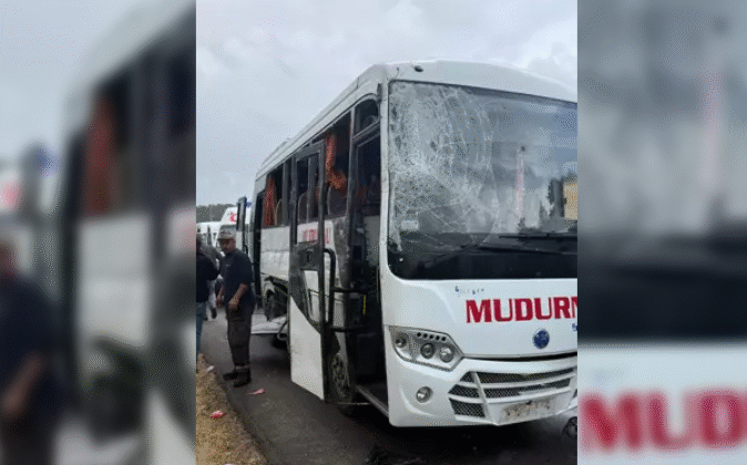 Midibüs 3 araca çarptı… 10 yaralı…