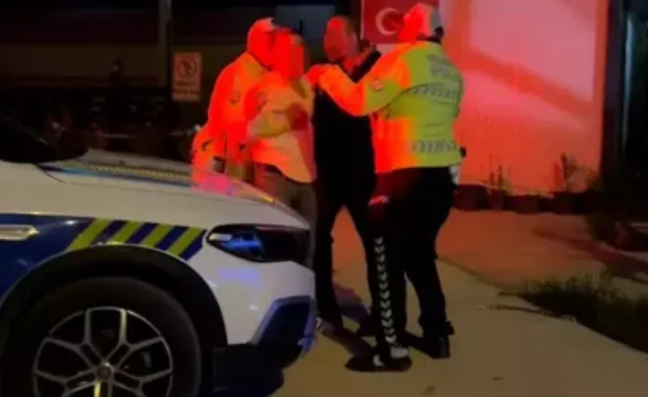 Kaza sonrası sürücüler arasında kavga çıktı; polis araya girdi…